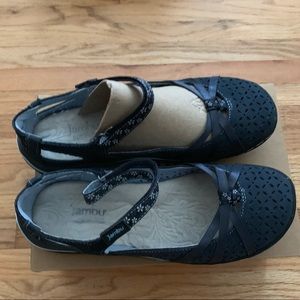 Like New Jambu leather Mary Janes 7 wide